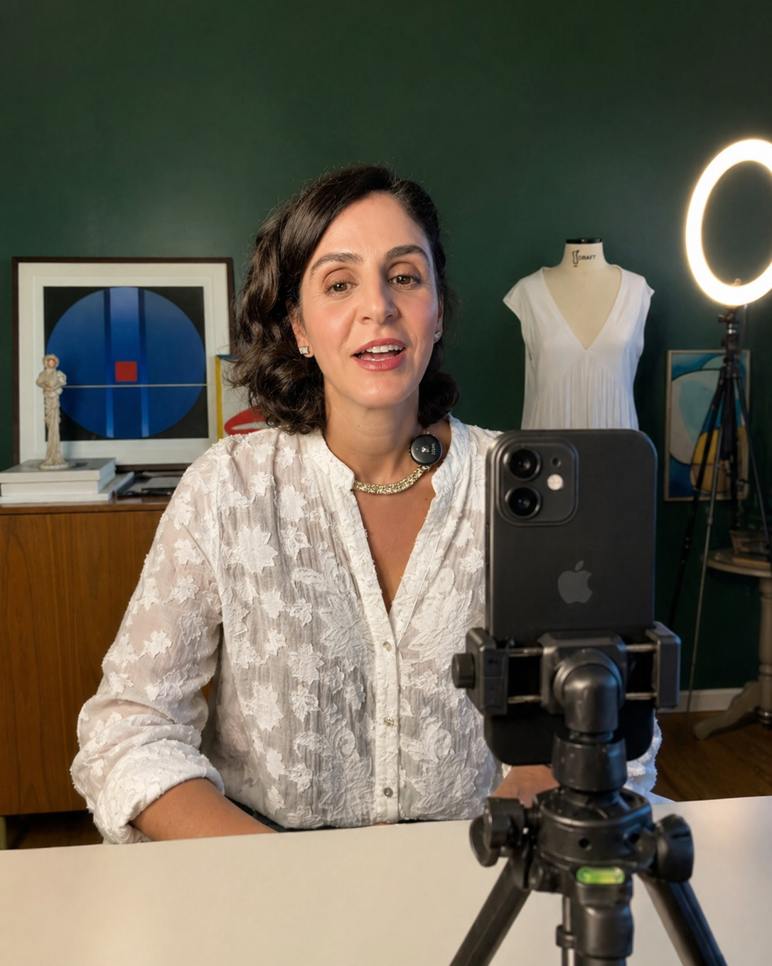 Como melhorar sua imagem em reuniões online e vídeos: guia prático com dicas de cabelo, maquiagem e roupa